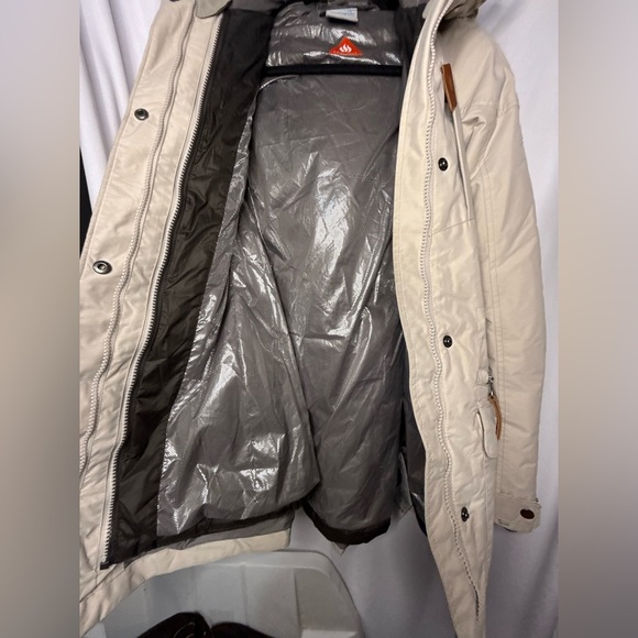 Women's Columbia Cream Parka with Faux Fur Hood - Picture 5 of 6